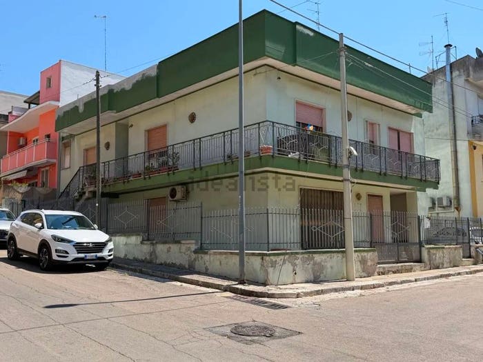 Casa con 6 locali in vendita in Via Carmelo Preite, Casarano