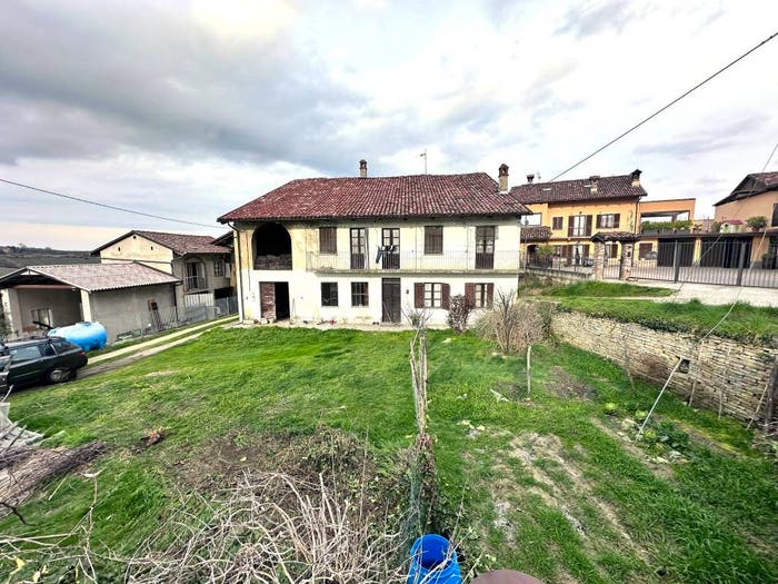 Casa con 6 locali in vendita in Via Ghiglini, Località Serre Madonna di Como, Alba