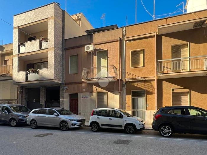 Casa trilocale in vendita in Via Giulio Cesare, Commenda, Brindisi