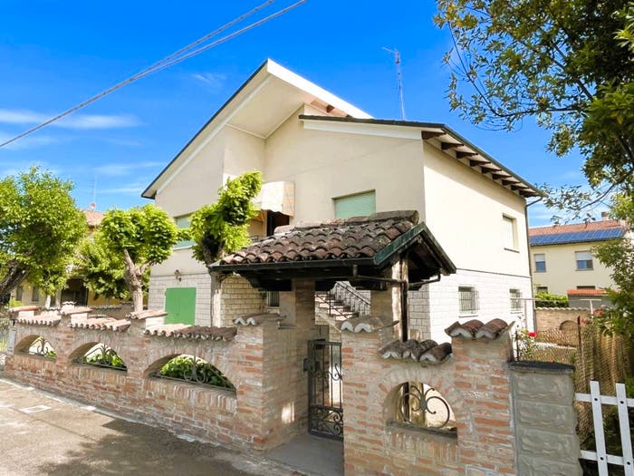 Casa con 6 locali in vendita in Medicina adiacenze via San Carlo, Medicina Buda, Medicina