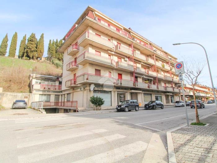 Appartamento trilocale in vendita in Via Borgo Garibaldi, Centro, Castignano