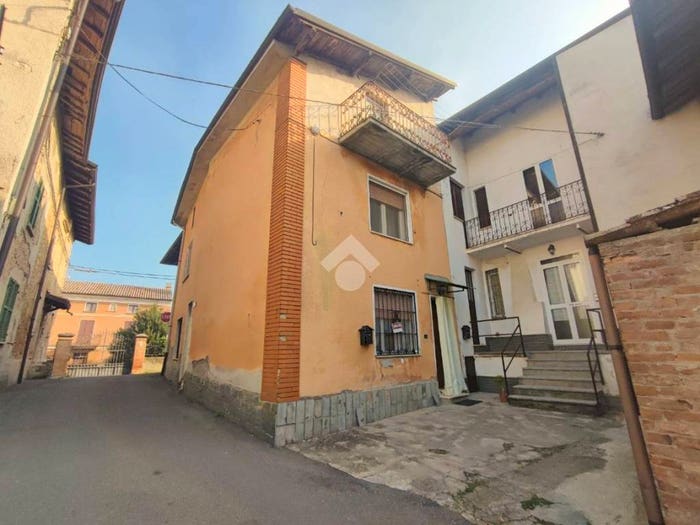 Casa quadrilocale in vendita in Via Centrale, Carezzano Superiore, Carezzano