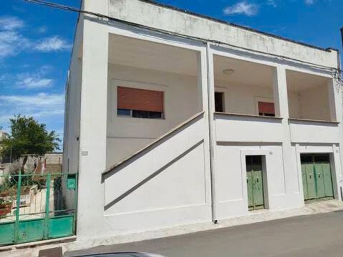 Casa con 6 locali in vendita in Via C Colombo, Botrugno