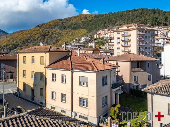 Casa con 6 locali in vendita in Viale Regina Margherita, Contigliano