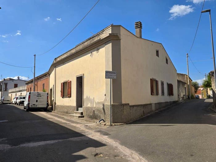 Casa con 6 locali in vendita in Via Martini, Solarussa