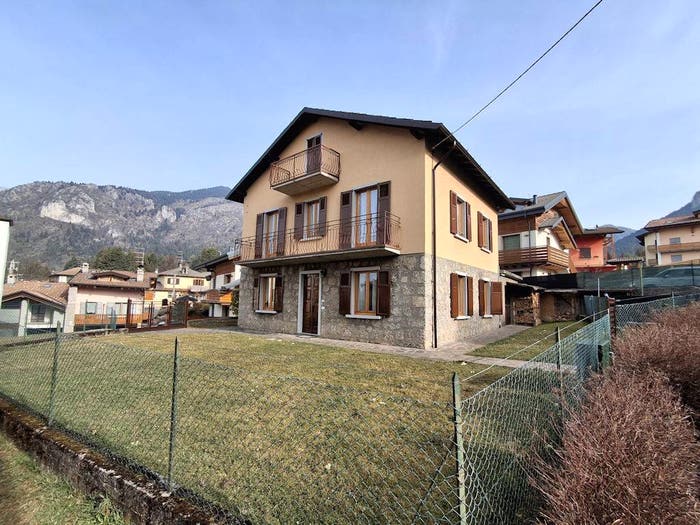 Casa con 6 locali in vendita in Via Palazzo, Centro, Castione della Presolana