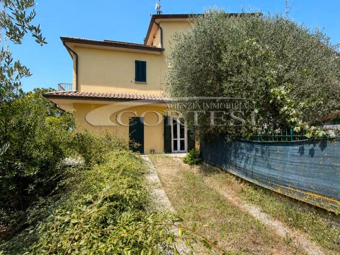 Appartamento con 6 locali in vendita in Viale Giuseppe Parini, Trestina, Città di Castello