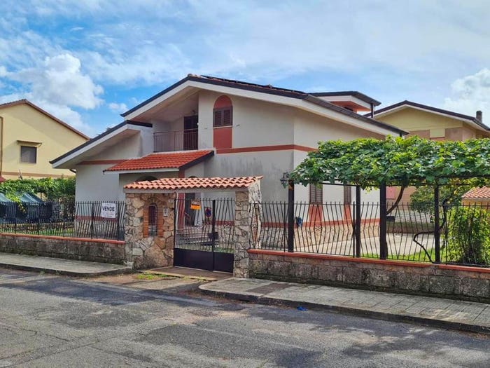 Casa con 6 locali in vendita in Via Caio Giunio Norbano, Norma