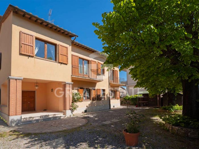 Casa con 6 locali in vendita in Via Elio Bernabei, Centro, Montepulciano