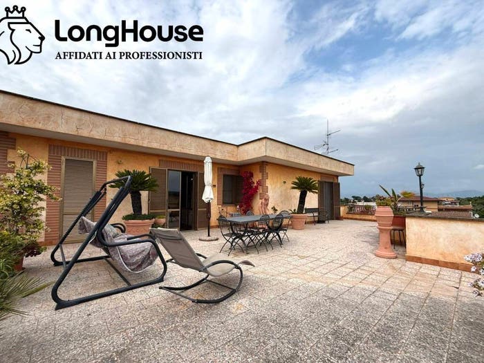 Casa quadrilocale in vendita in Via Ionadi, Rocca Cencia, Roma