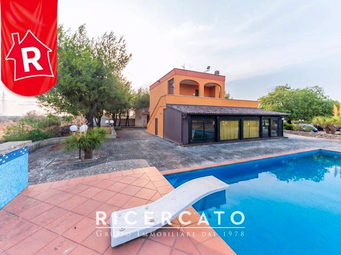 Casa con 6 locali in vendita in Strada Comunale Due Trappeti, Galatina
