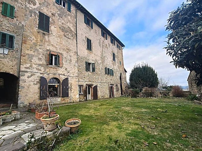 Casa con 6 locali in vendita in Casole d'Elsa