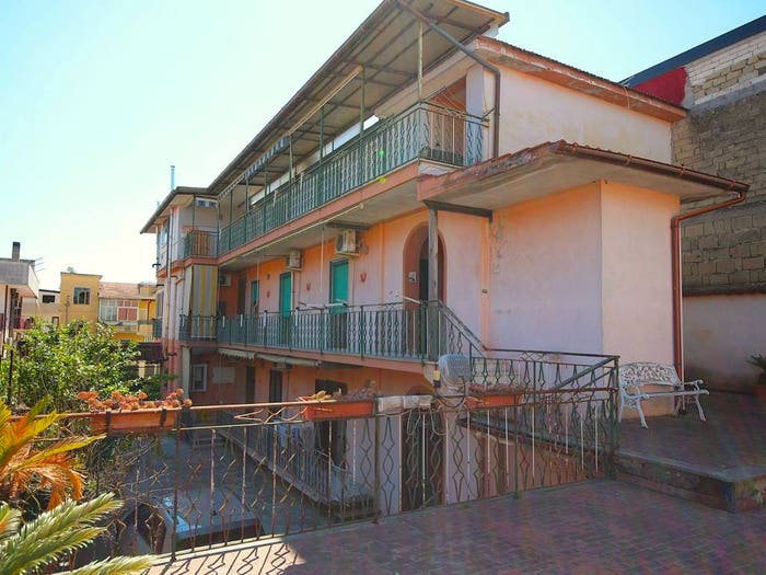 Appartamento con 5 locali in vendita in Via Gaetano Donizetti, Succivo