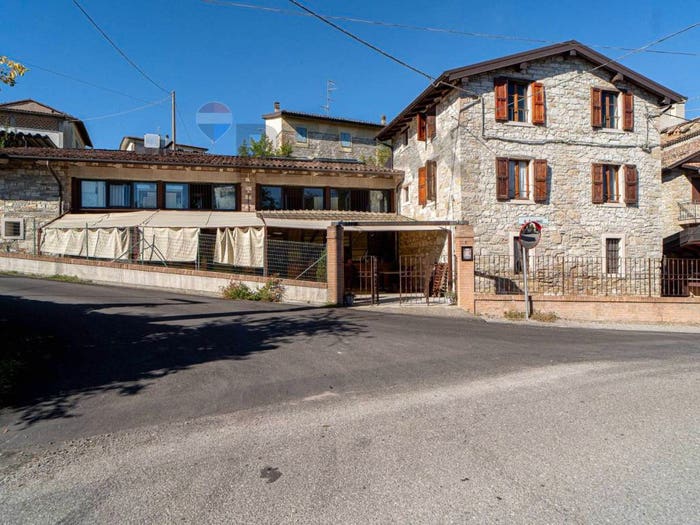 Casa con 6 locali in vendita in via cacchioli, Cozzano, Langhirano