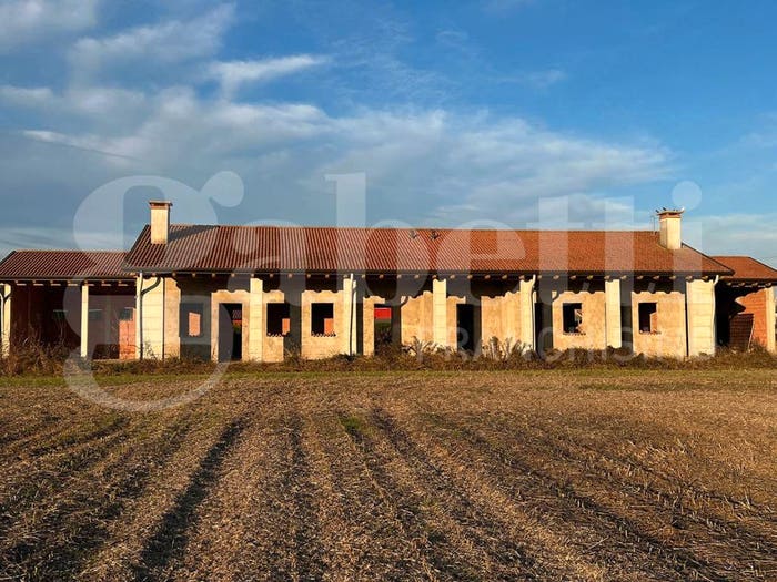 Casa con 6 locali in vendita in Brugine