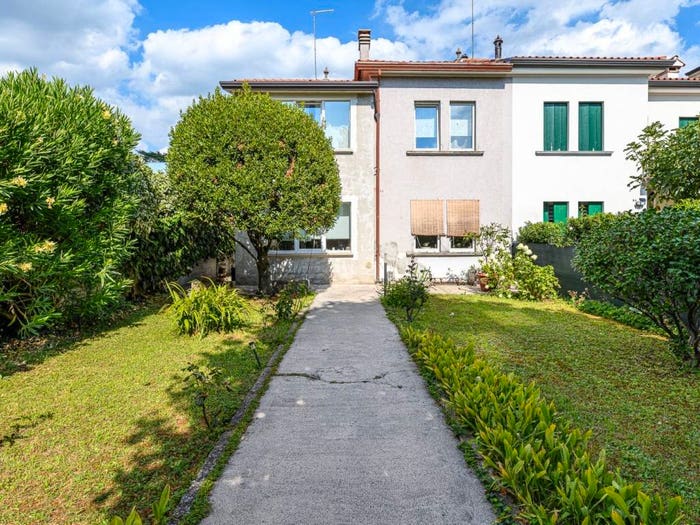 Casa con 6 locali in vendita in Viale Venezia, Centro, Bassano del Grappa