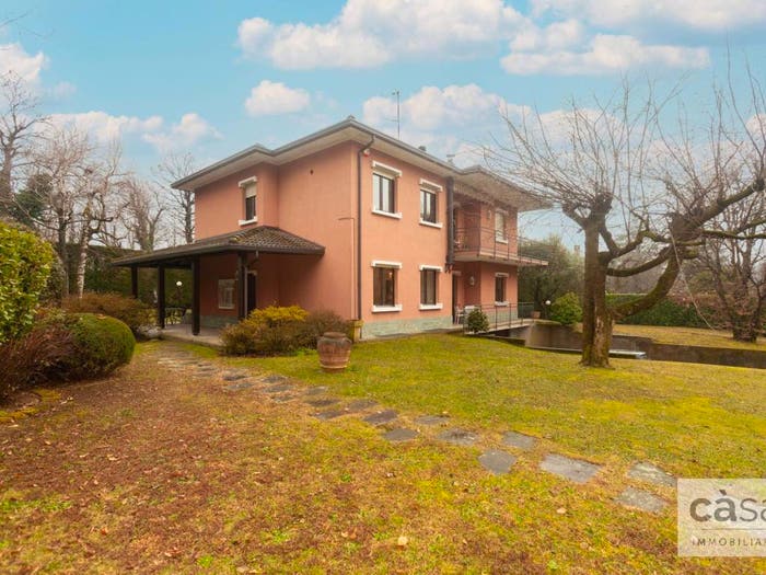 Casa con 6 locali in vendita in Via della toppia, Clivio