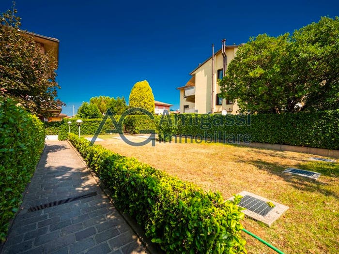 Appartamento trilocale in vendita in Via Fratelli John e Robert Kennedy, Centro, Bagnatica