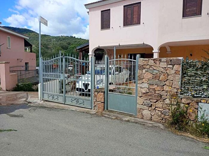 Appartamento con 6 locali in vendita in Vico Lu Riu, Buddittogliu Straulas, San Teodoro