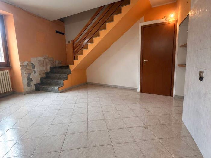 Appartamento bilocale in vendita in Via Risorgimento, Bregnano