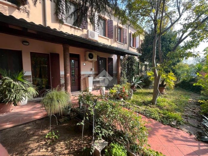 Casa con 6 locali in vendita in Via Pescine, Castelbelforte