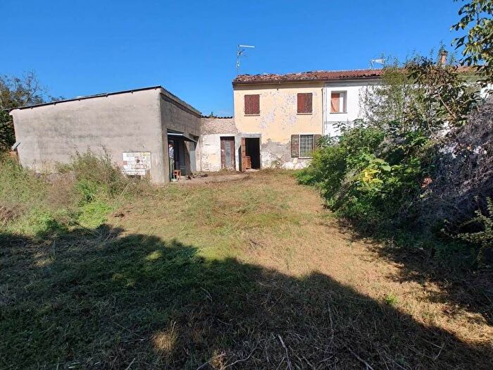 Casa con 6 locali in vendita in Via Coazze, Moglia