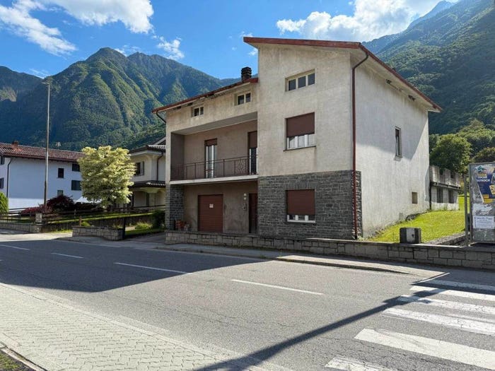 Casa con 6 locali in vendita in Trivulzia, Samolaco