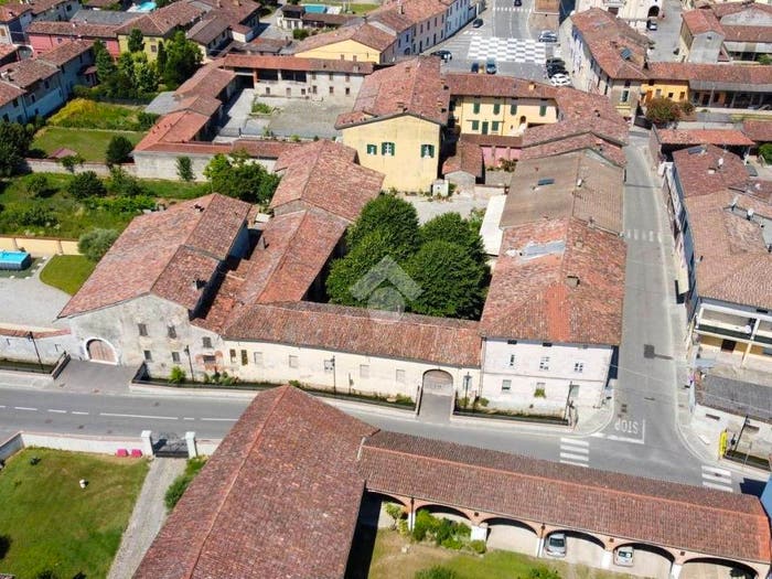Casa con 6 locali in vendita in Piazza Martiri, Centro, Offlaga
