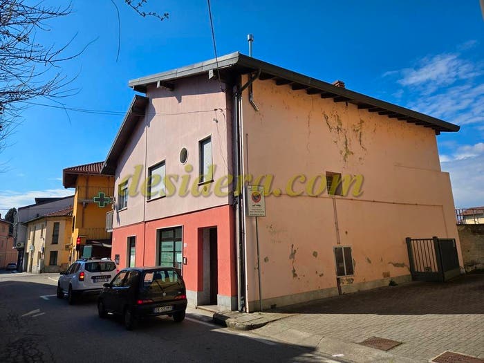 Casa con 6 locali in vendita in Via Caduti per la Libertà, Centro, Castelletto Sopra Ticino