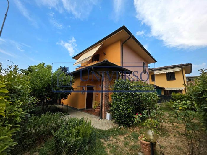 Casa trilocale in vendita in Via Pietro Mascagni, Centro, Retorbido