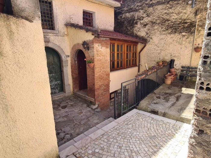 Appartamento con 6 locali in vendita in Via Barassano, Centro, Foglianise