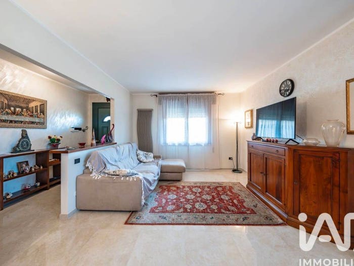 Appartamento con 5 locali in vendita in Via Giacomo Matteotti, Centro, Frassinelle Polesine
