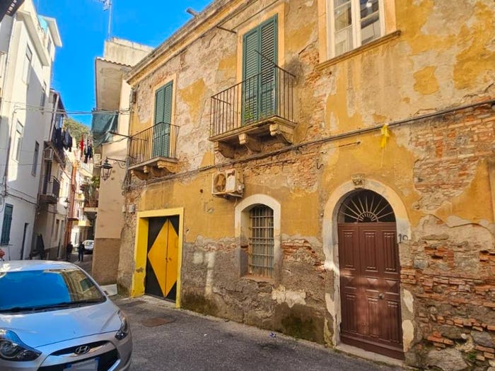 Casa quadrilocale in vendita in Via Caruso in Santo Stefano Briga, Santa Margherita Santo Stefano, Messina