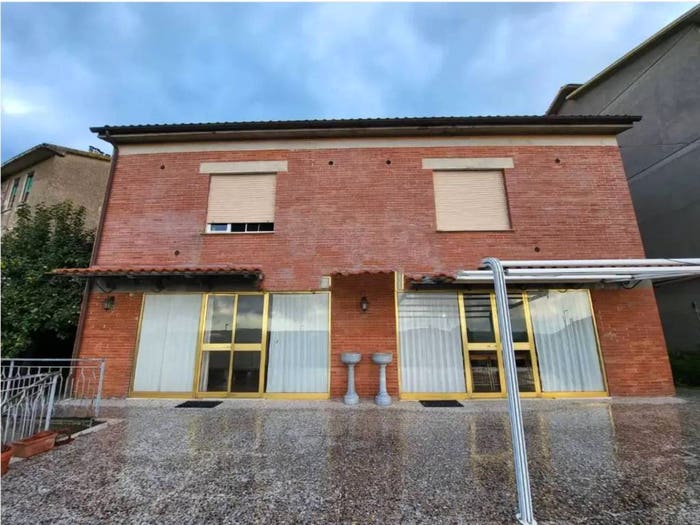 Casa con 6 locali in vendita in Via Alcini, Giove