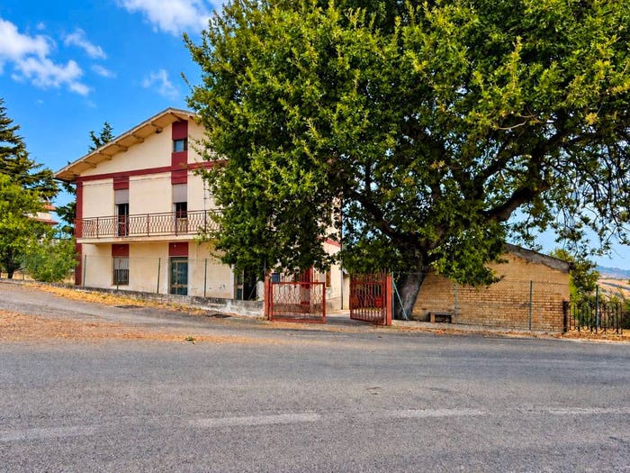 Casa quadrilocale in vendita in Strada Comunale Borea delle Cavate, Elice