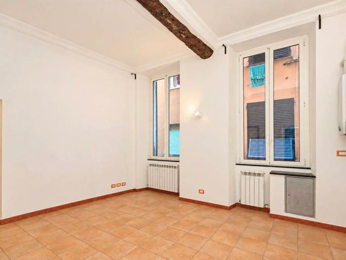 Appartamento trilocale in vendita in Vico Salvaghi, Maddalena, Genova