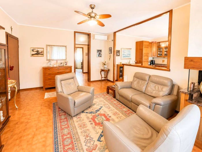 Appartamento con 5 locali in vendita in Via San Pietro, Centro, Montecchia di Crosara
