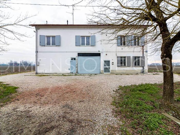 Casa con 6 locali in vendita in Camposanto