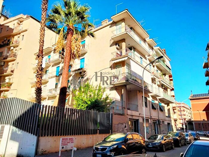 Appartamento con 5 locali in vendita in Via Gaetano Salvemini, Centro, Cosenza