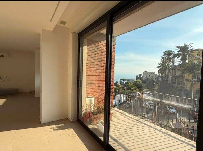 Appartamento con 6 locali in vendita in CORSO EUROPA, Vomero, Napoli