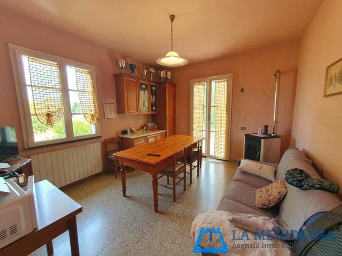 Casa con 6 locali in vendita in Larciano