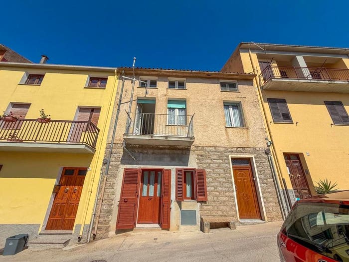 Casa con 5 locali in vendita in Via Papa Giovanni XXIII, Luras