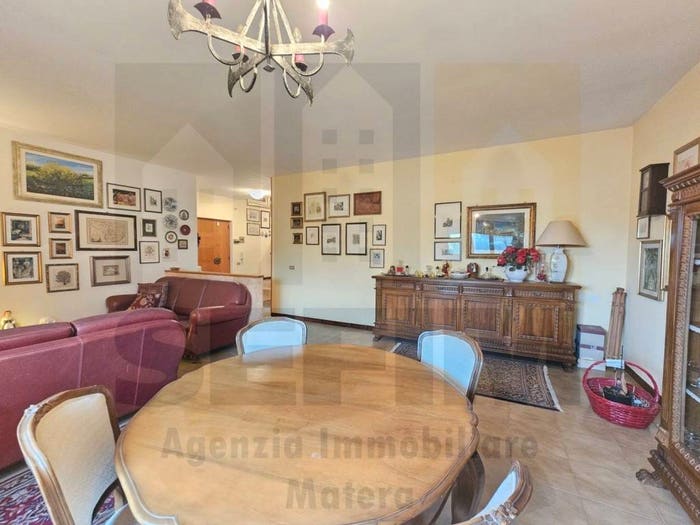 Appartamento quadrilocale in vendita in Via dei Messapi, Centro, Matera