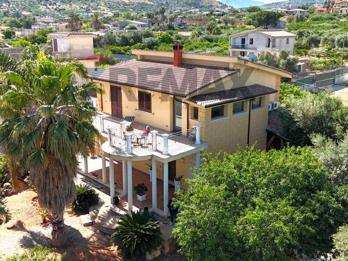 Casa con 6 locali in vendita in via l, Misilmeri