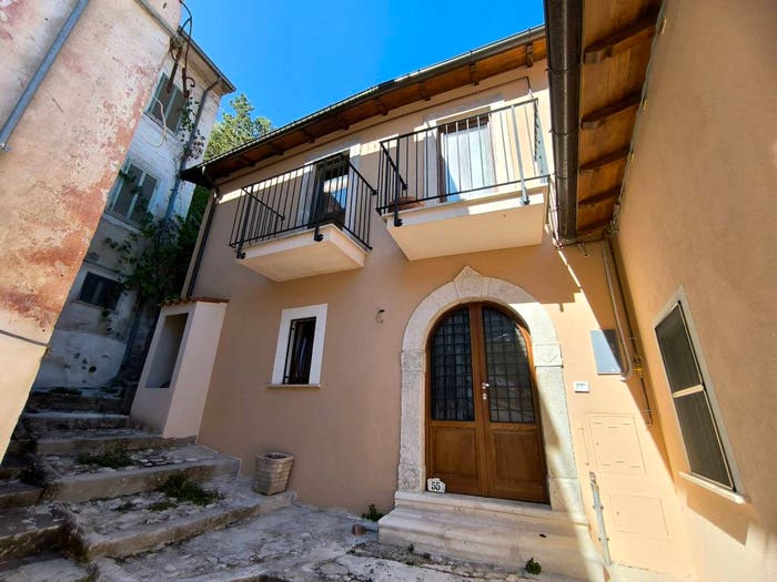 Casa con 5 locali in vendita in Via Centrale, Bagno Monticchio, L'Aquila