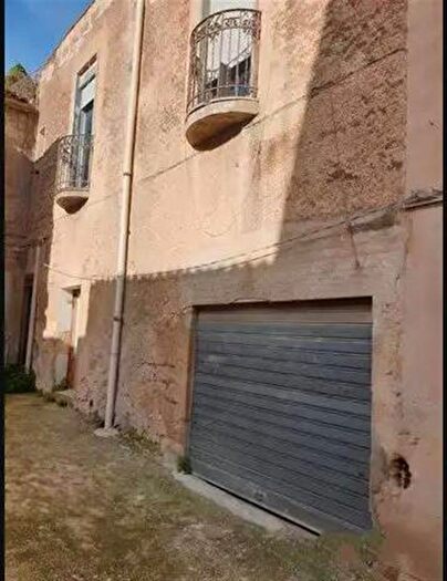 Casa con 10 locali in vendita in Via Maggio, Castelvetrano
