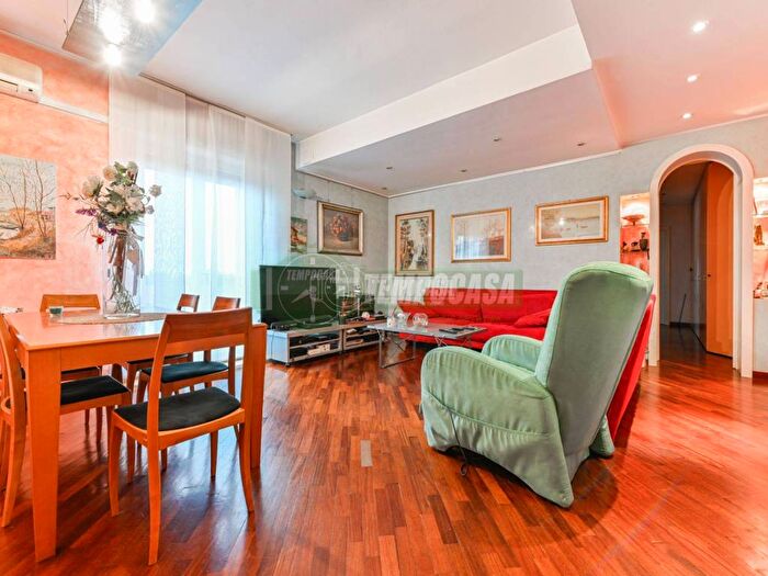 Appartamento trilocale in vendita in Via Castello, Levate