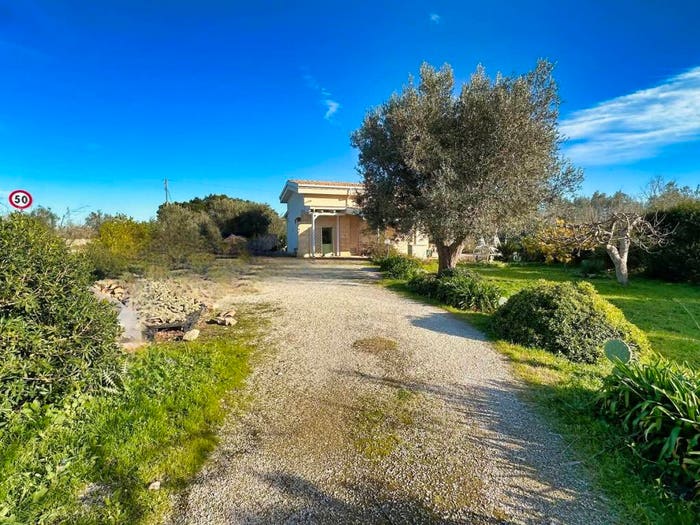 Casa quadrilocale in vendita in Strada Comunale di Mezzo, Andrano
