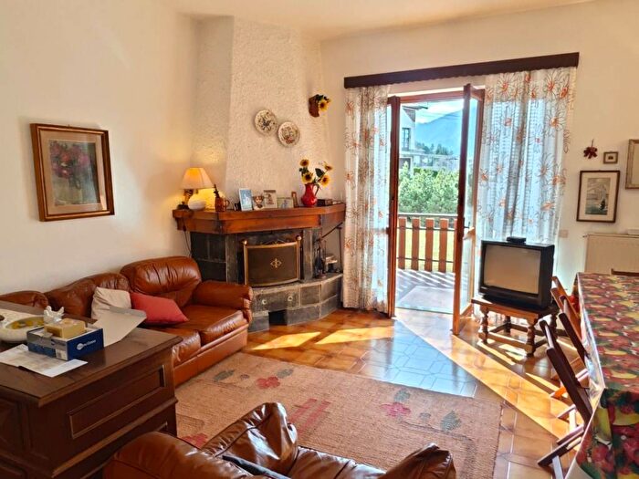 Appartamento trilocale in vendita in Via Tonalli di sotto, Maggio, Cremeno
