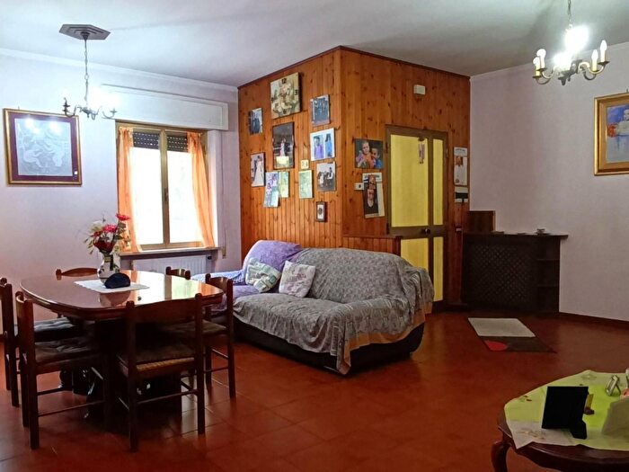 Appartamento quadrilocale in vendita in Via Roma, Tarano